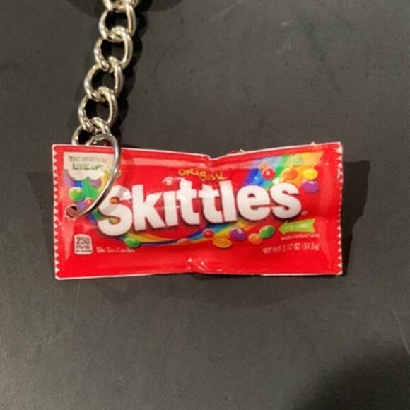 Skittles Keychain – Taste the Rainbow Everywhere - Picture 4 of 9
